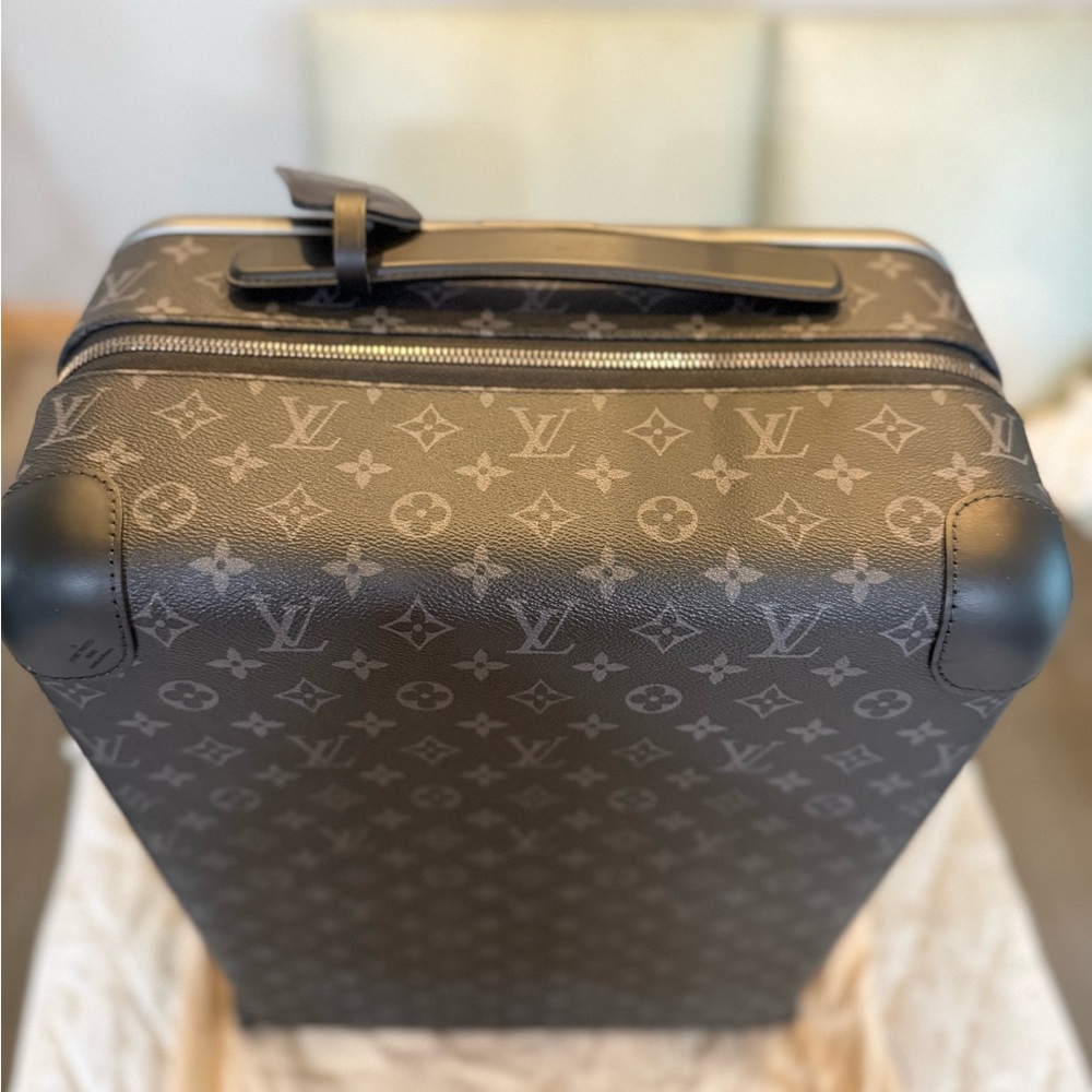 Louis Vuitton Gray Monogram Travel Bag - Picture 2 of 11